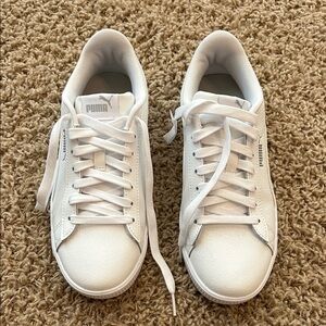 Women’s Puma tennis shoes